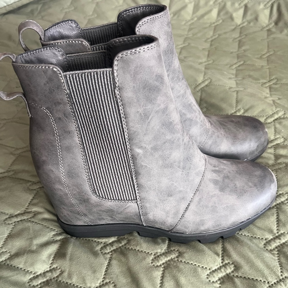 Athleta Gray Chelsea Ankle Boots with Elastic Side Panels